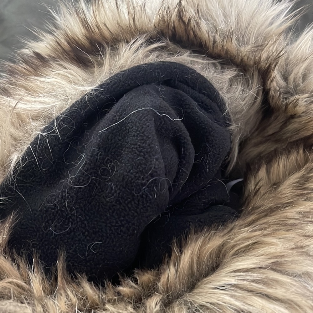 Fur lined hat. - Picture 3 of 4